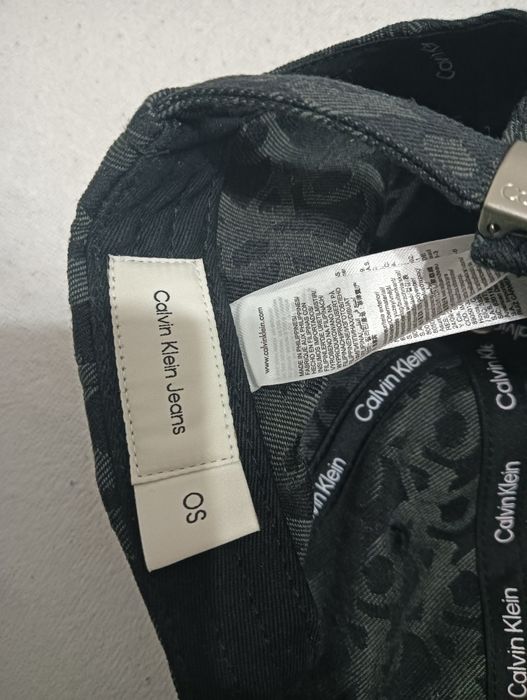 Vând șapcă Calvin klein