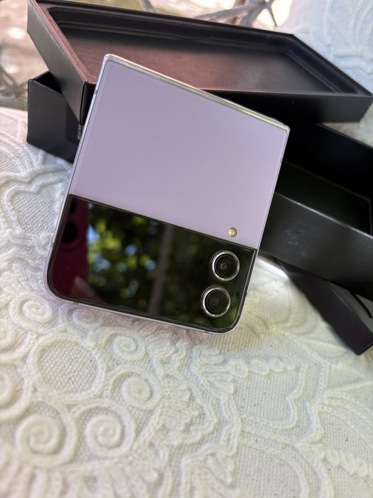 Samsung Galaxy Z Flip 4
