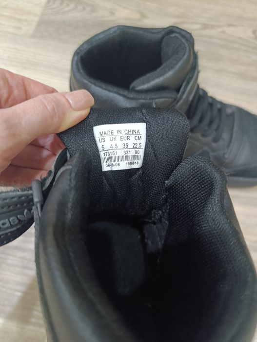 Ботинки на мальчика 9-11лет размер 35