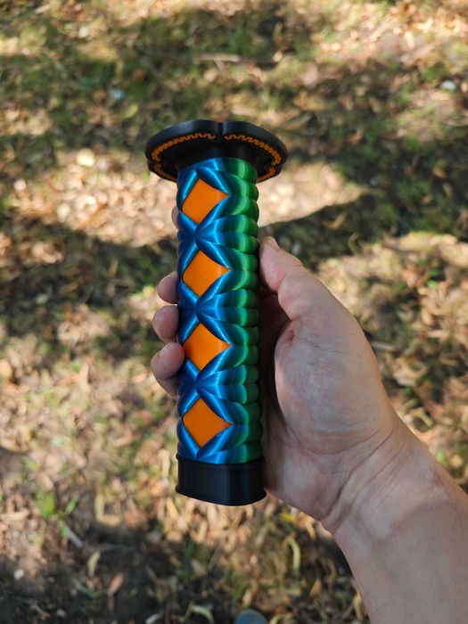 Меч катана с хамелеонова зелено и синя оплетка и разтегателно острие