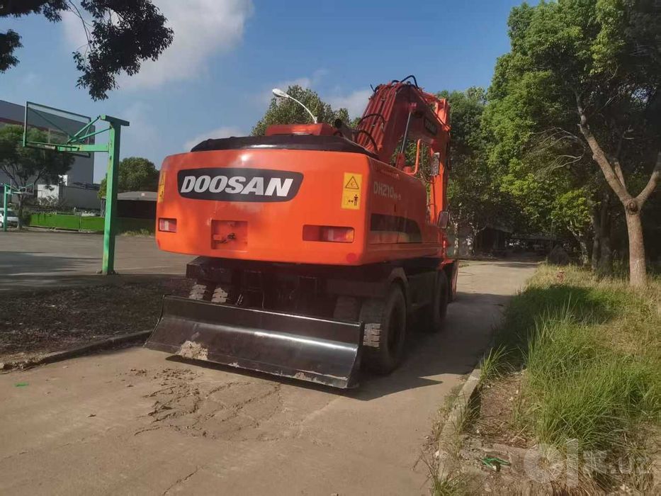Экскаватор досан 210