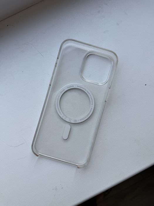 Продам оригинальный чехол на iphone 15 pro max