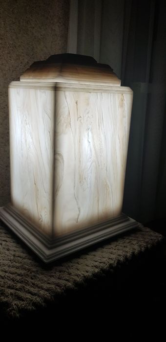 Светильник  продам.