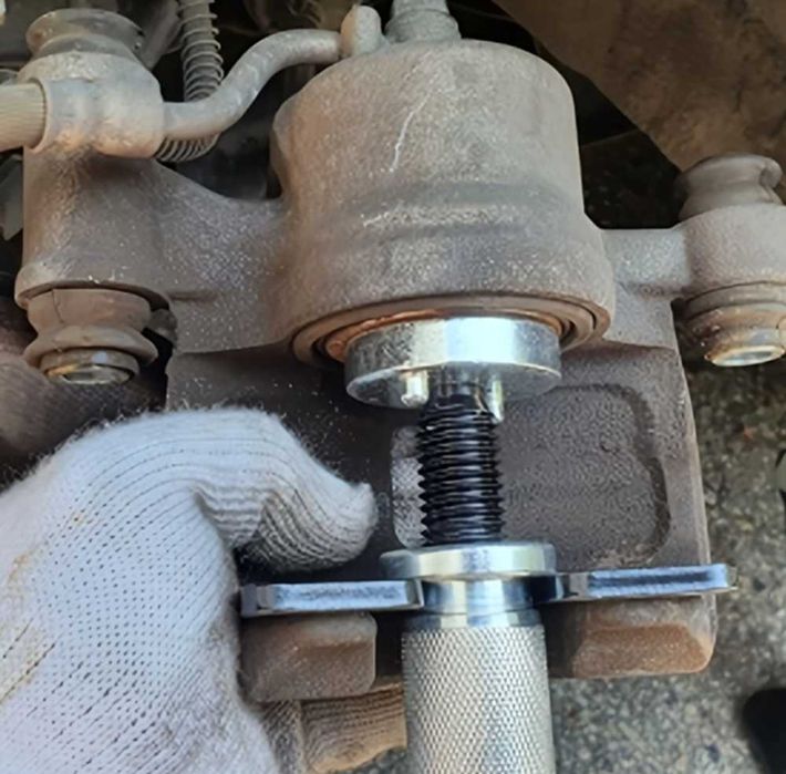 Комплект инструменти за смяна на накладки - 18 части*