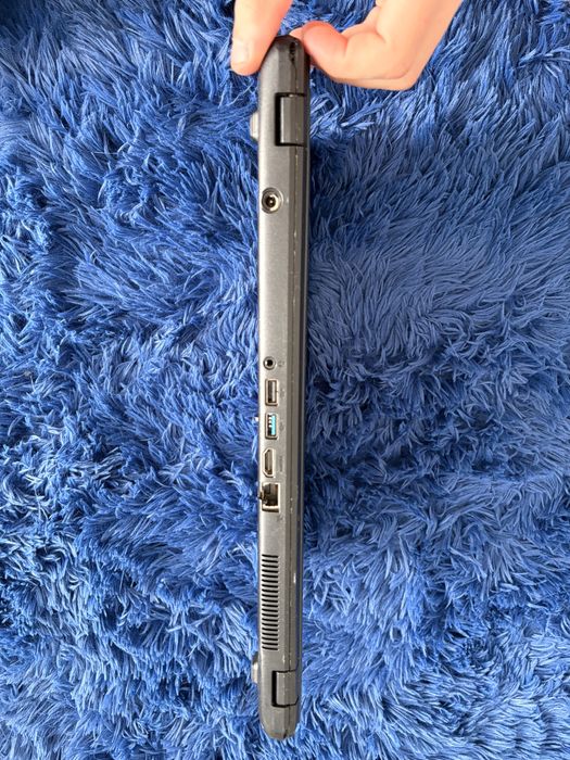 Laptop acer functional(ecranul ii ars)dau si schimb