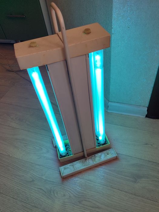 Ультрафиолетовая лампа.