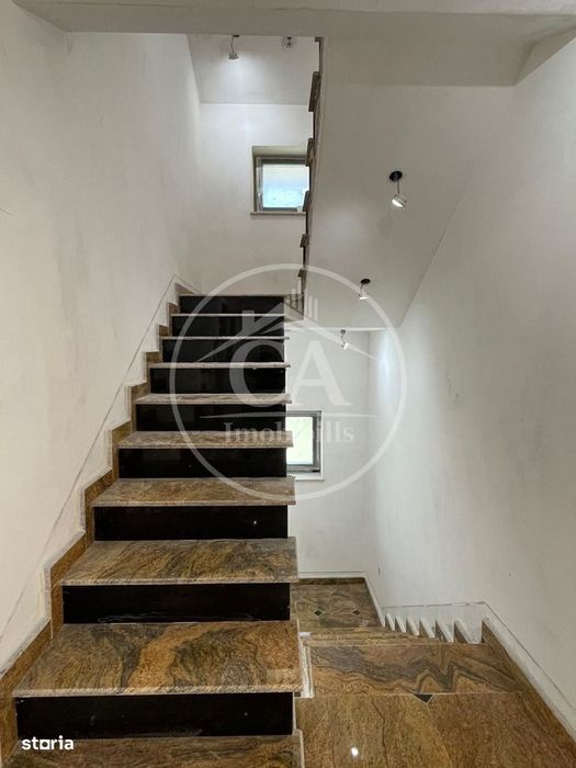 Casă de vânzare P+E+M cu 7 camere in Cartierul Grigorescu, Oradea