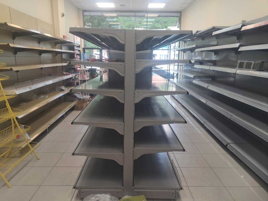 Метални рафтове за хранителен магазин