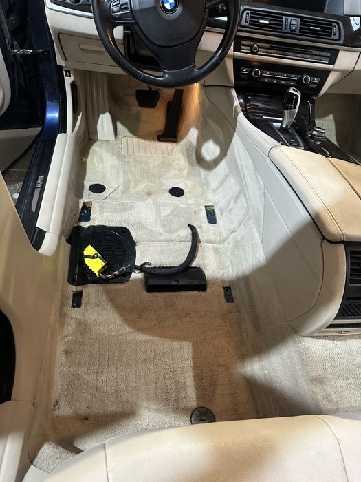 Detailing auto/recondiționat interioare piele/ material