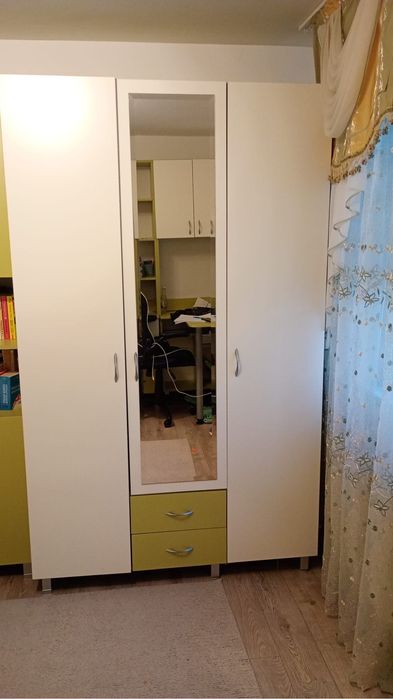 Dulap cu 3 usi.