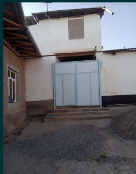 Uchastka sotiladi 4xona