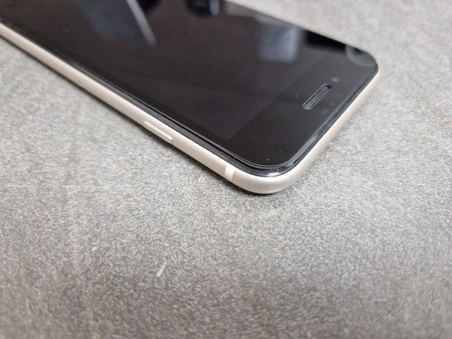 Iphone SE 128Gb Neverlocked bat 83 la suta