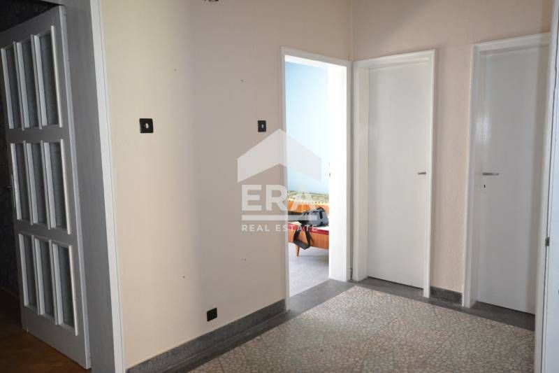 Продава се Многостаен апартамент в Хасково, Дружба 1 - 124 кв.м за 802 €/кв.м - Снимка #2