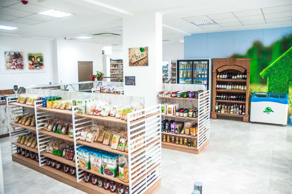 Дизайнерски рафтове/стелажи за магазин Бургас