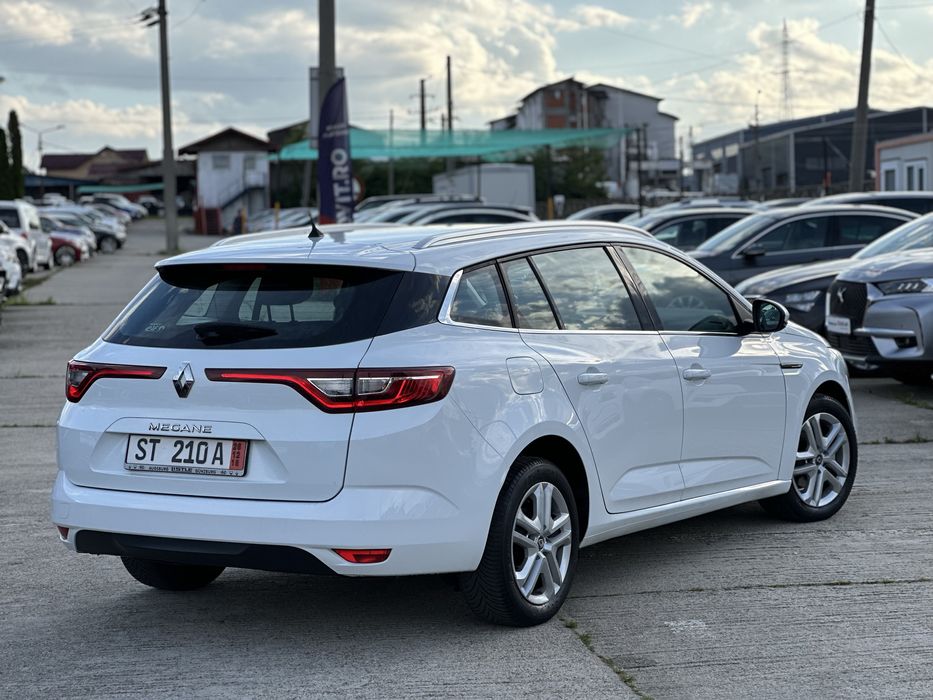 Renault Megane 4 | 1.5 dci - 110 cp | 2017 | Ceasuri digitale | Navigație 3D | Încălzire Scaune | Import Germania recent