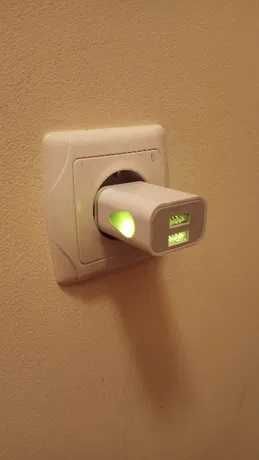 Двойно зарядно за мобилен телефон с Microusb кабел