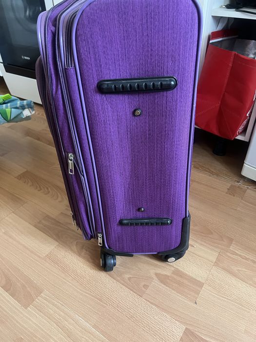 Продам чемодан в хорошем состояни