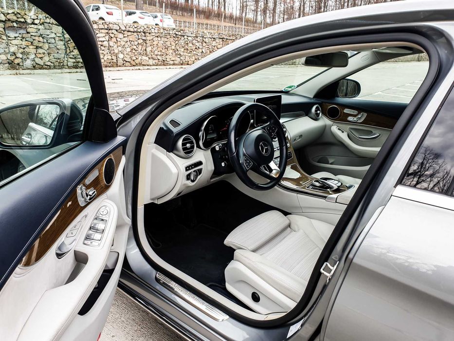 Mercedes C200 AMG 2.0 Benzina Automat 184cp LED Piele Navi Mare Keyless Camera