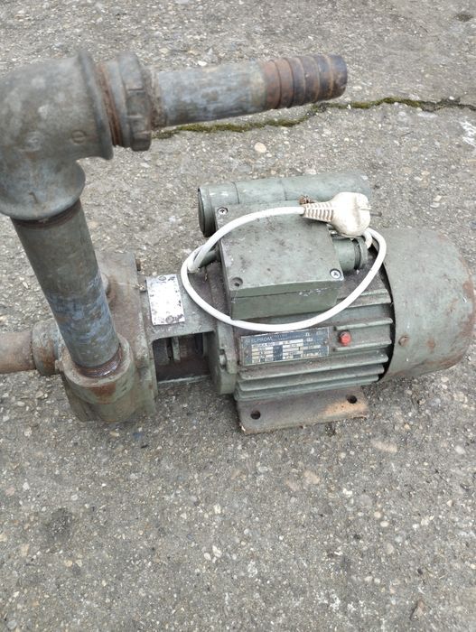 Продавам водна помпа