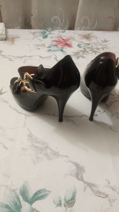 Вечерние босоножки б/у