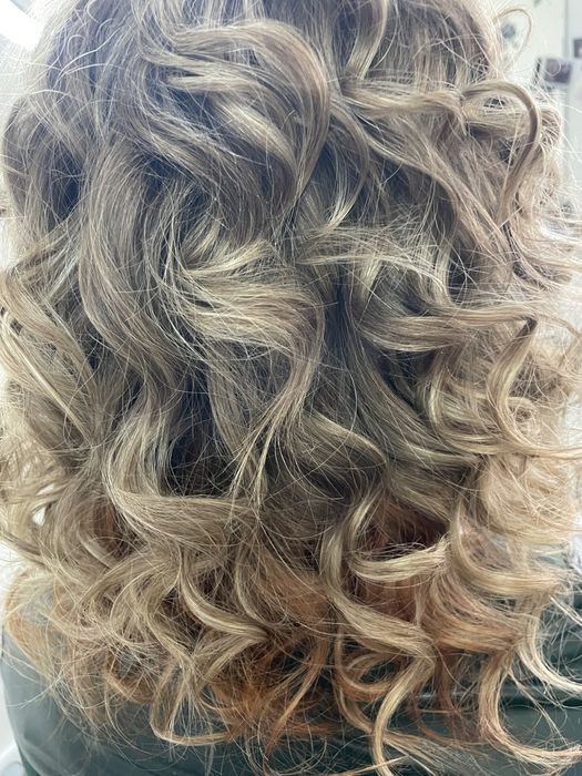 Макияж -4000. Локоны -2000