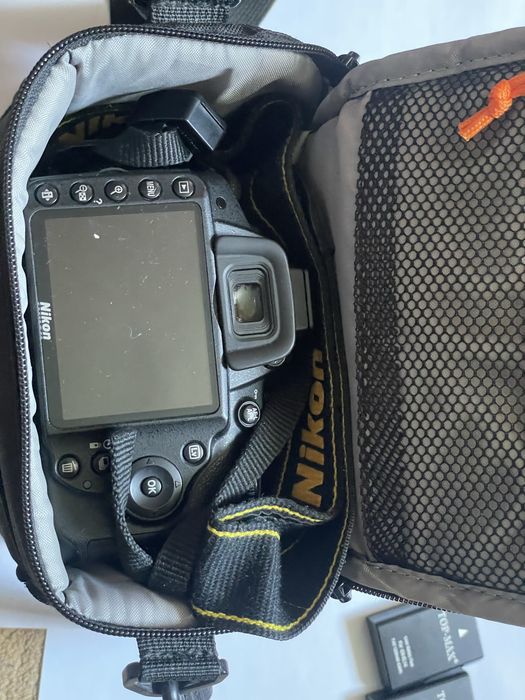 Nikon D3200 + 18-55 VR + Sigma 70-300 + 3 baterii + accesorii