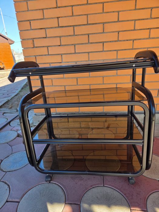 Продам тумбу под  тв