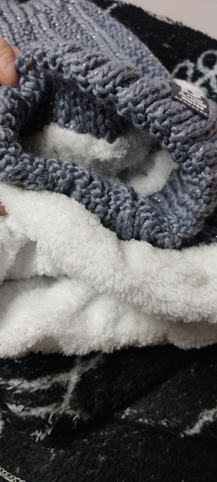 Продам комплект шапка + снуд