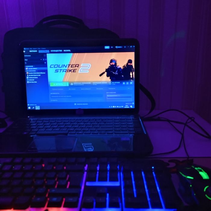 Продаю ноутбук срочно, в комплект входит клавиатура мышка