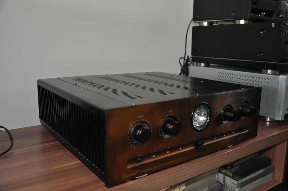 amplificator hibrid Vincent sv236