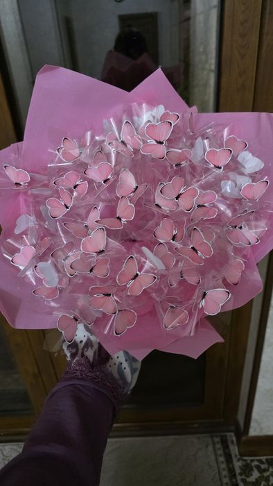 Qog‘ozdan yasalgan kapalakli buket