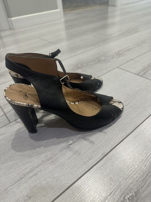 кожаные босоножки