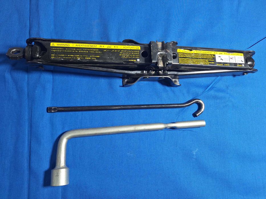 CRIC AUTO OEM Opel Signum Vectra Saab 9-3 Zafira Astra