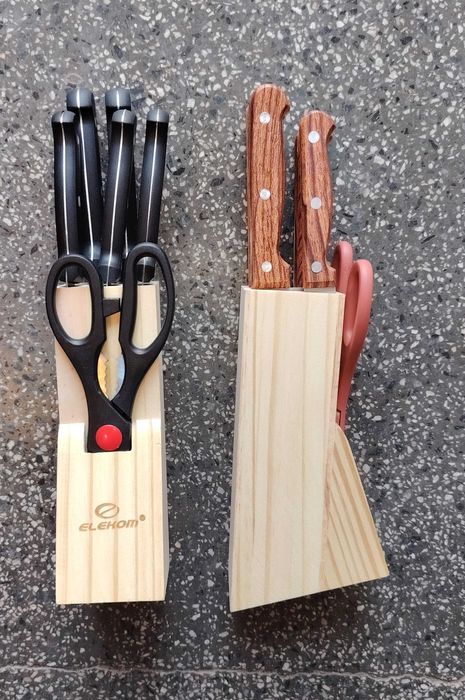комплект ножове с дървена стойка