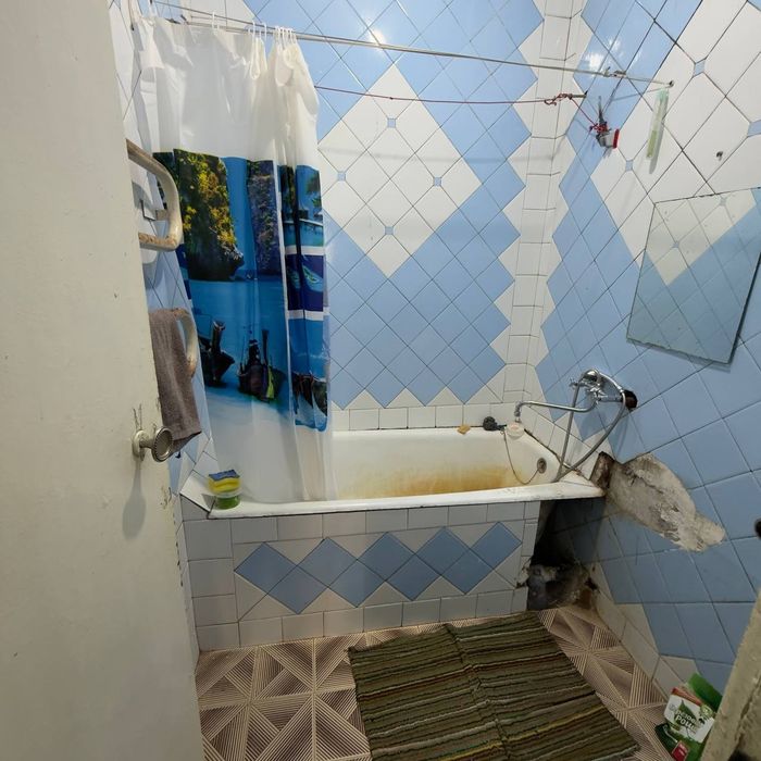 Продам чиланзар 21.  Трёх комнатная