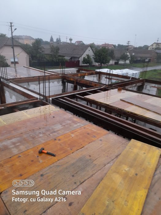 Închiriez schela metalica,  popi metalici reglabili,  panouri doka,