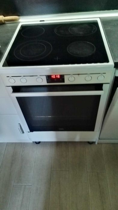 Продавам готварска печка AEG - използвана