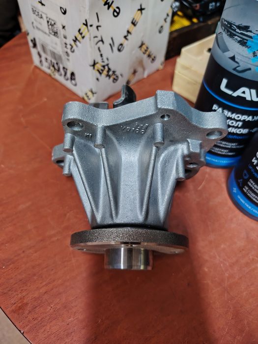 Продам помпу Патрол Ниссан 2.8