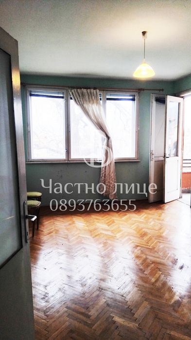 Частно лице продава апартамент в Ботевград,  центъра, 100 кв. + гараж.