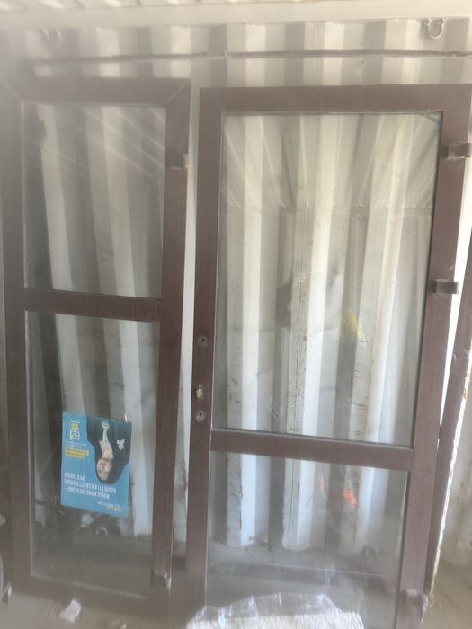 Продам двери алюминиевые и пластиковые
