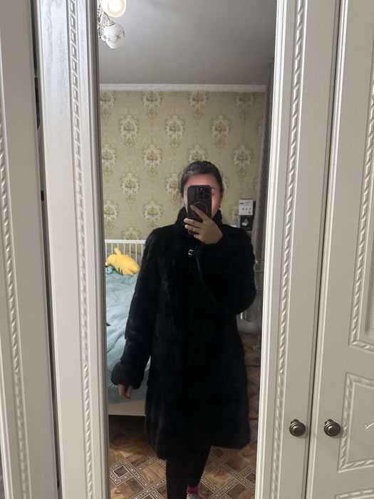 Продам норковую шубу черную