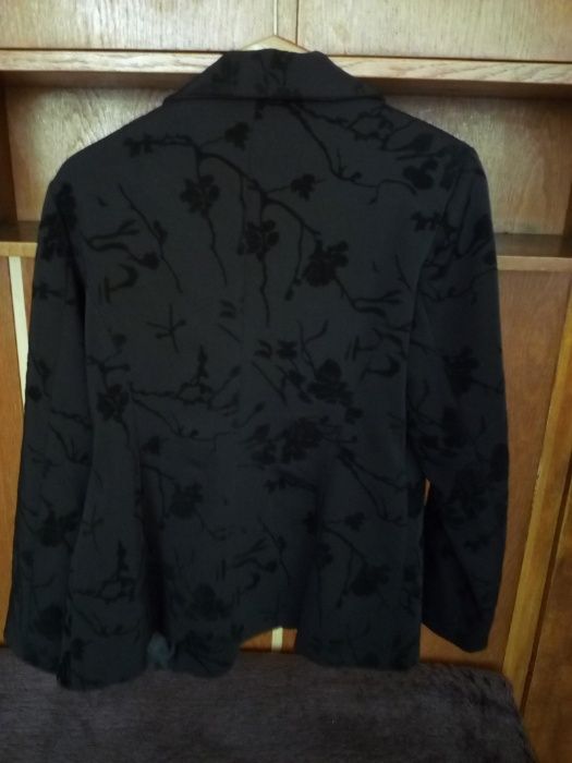 Продавам дамски дрехи