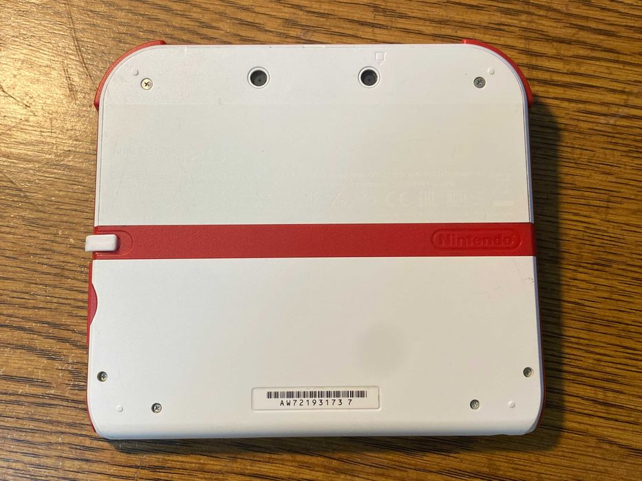 Nintendo 2ds (прошитая игры записанны 32gb)
