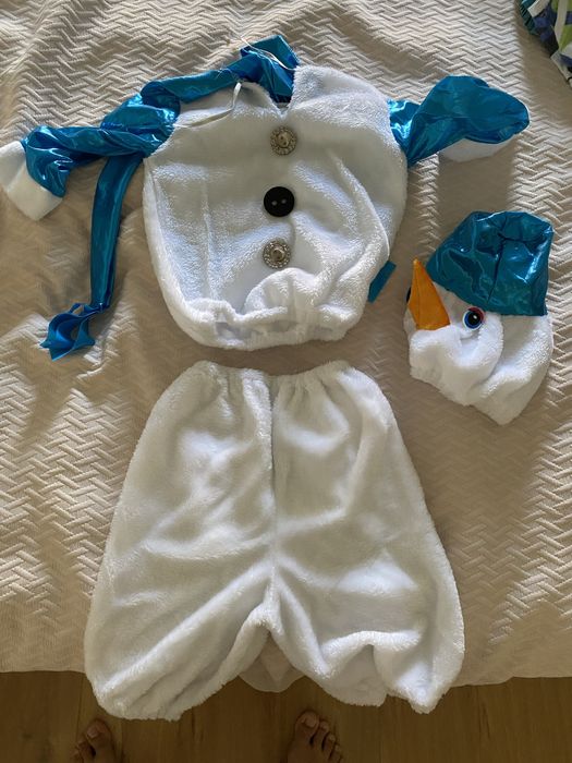 Костюм снеговика для детей 3-5 лет примерно, размер 34.