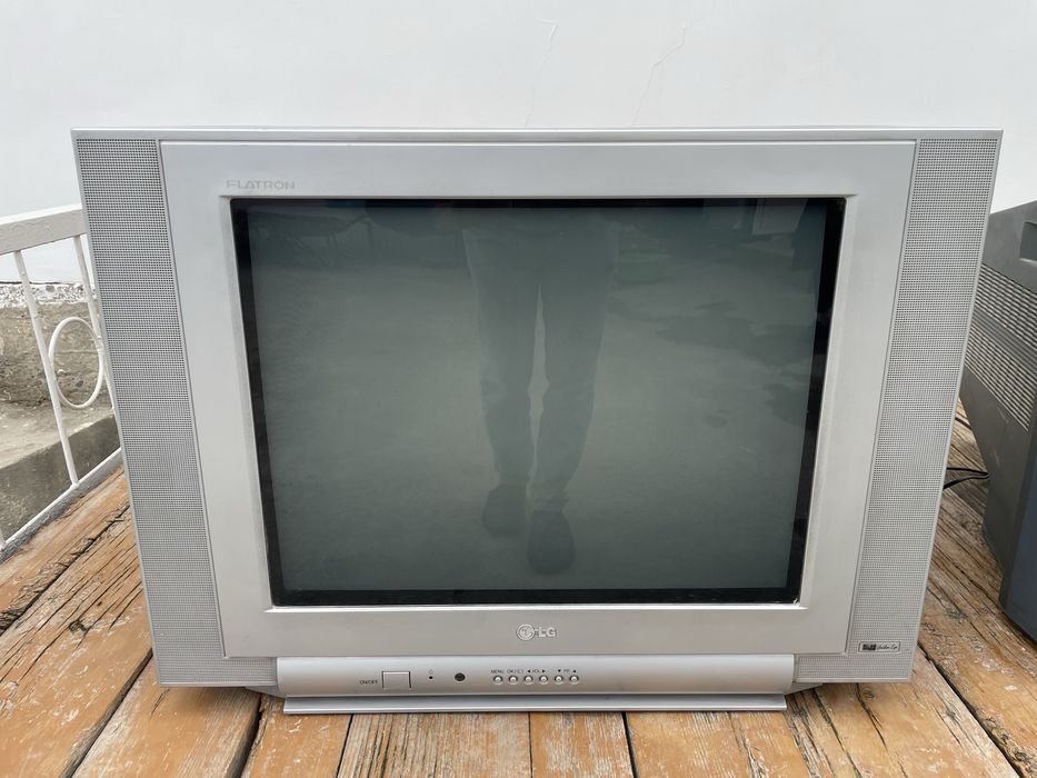 Televizorlar sotiladi 3ta bor