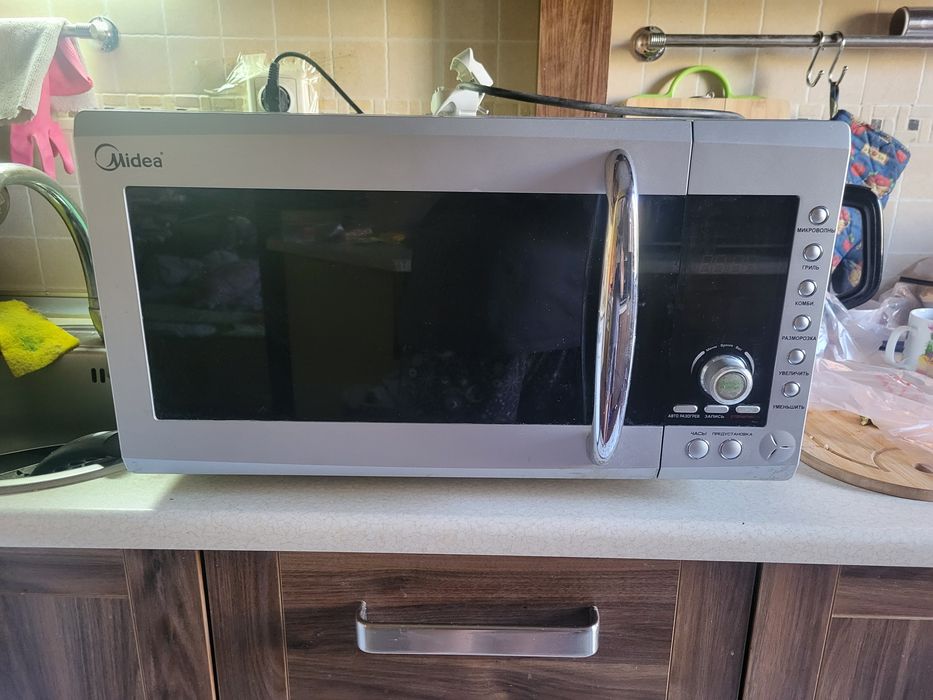 Продам микроволновку. Midea. 28-30л