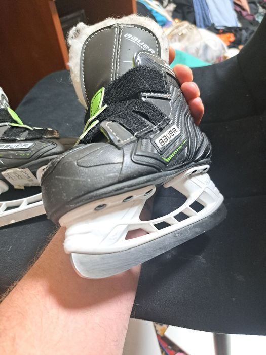 Коньки детские BAUER дешево.