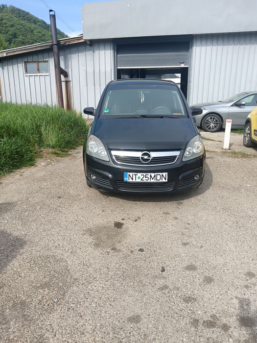 Vând Opel Zafira
