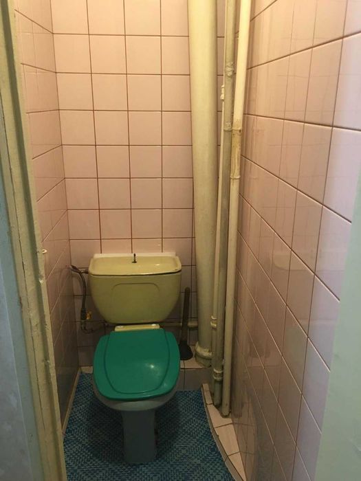 Сдается семейным 2 комнатная квартира,балкон 12кв как третья комната.