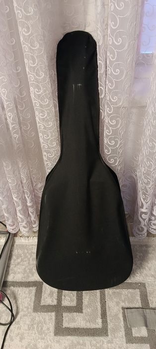 Продается новая гитара с чехлом.